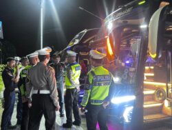 Keselamatan Pemudik Jadi Prioritas, Ditlantas Polda Sulbar Uji Kelayakan Bus di Terminal Simbuang