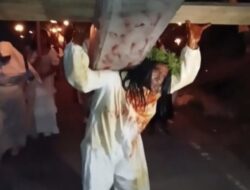 Pawai Obor Paskah Jemaat Sion Salubulung: Saat Terang Kasih Menyala di Tengah Kebersamaan