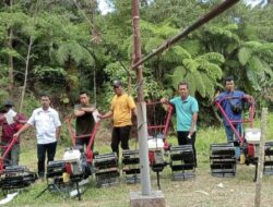 BUMDes Baruru Salurkan Alat Pertanian, Produktivitas Petani Ditingkatkan