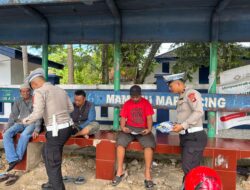 Lewat Pembagian Leaflet, Polda Sulbar Ajak Masyarakat Tertib dan Aman di Jalan