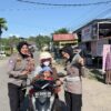 Dukung Ketahanan Pangan, Ditlantas Polda Sulbar Bagikan Hasil Panen kepada Pengendara Tertib