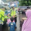 Ditlantas Polda Sulbar Berbagi Makanan Gratis, Pererat Kedekatan dengan Masyarakat