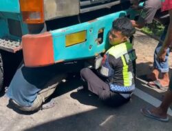 Respons Cepat PJR Polda Sulbar, Atur Lalu Lintas Akibat Mobil Mogok di Ampallas
