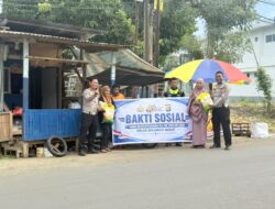Polisi Hadir untuk Masyarakat, Ditlantas Polda Sulbar Tebar Sembako di Mamuju