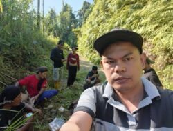 Warga Desa Talopak Gelar Jumat Bersih, Soroti Kerusakan Jalan Poros Lakahang–Talopak