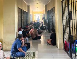 Tahanan Polda Sulbar Ikuti Salat Jumat dan Tausiyah, Bangun Harapan untuk Berubah