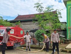 Polri Peduli, Polsek Baras Salurkan Ribuan Liter Air Bersih untuk Warga yang Kesulitan Air