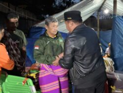 Usai Kunjungi Pana’, Bupati Mamasa Lanjut Salurkan Bantuan untuk Korban Kebakaran di Sumarorong