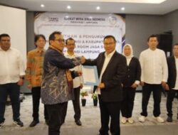 Ketua Umum SMSI Kukuhkan Pokja Newsroom Jaga Desa di Lampung Ikhtiar Menyumbat Kebocoran Dana Desa