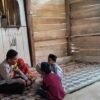 Polisi Jadi Guru Ngaji, Bripka Nur Alam Tempuh 15 Km Jalan Rusak demi Anak-anak Desa Botteng