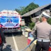 Di Tengah Kemarau, Polantas Polda Sulbar Bawa Harapan dengan 10.000 Liter Air Bersih