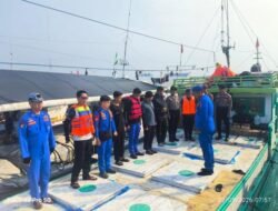 Peduli Warga Kepulauan, Kapolda Sulbar Salurkan 30 Ton Air Bersih ke Pulau Ambo