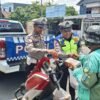Jumat Berkah Polantas Sulbar, Berbagi Senyum untuk Pejuang Jalanan Mamuju
