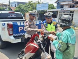 Jumat Berkah Polantas Sulbar, Berbagi Senyum untuk Pejuang Jalanan Mamuju
