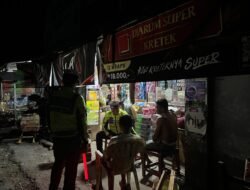 Malam Hari, Polantas Polda Sulbar Hadir Jaga Jalan dan Bangun Kedekatan dengan Warga