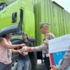 Kaget Dihentikan Polisi, Sopir Truk Malah Pulang dengan Senyum Berkat Jumat Berkah Polda Sulbar