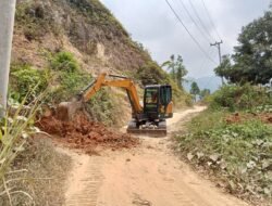 Permudah Pengerjaan Infrastruktur Desa, Satgas TMMD ke-130 Kodim 1418/Mamuju Bangun Jalan Darurat