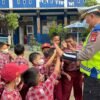 Lewat Cara Seru dan Humanis, Polantas Polda Sulbar Edukasi Anak SD soal Keselamatan Jalan