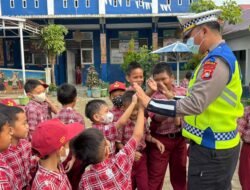 Lewat Cara Seru dan Humanis, Polantas Polda Sulbar Edukasi Anak SD soal Keselamatan Jalan