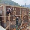 TNI dan Warga Bergotong Royong, Pembangunan RTLH TMMD ke-130 di Mamuju Terus Berlanjut