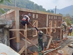 TNI dan Warga Bergotong Royong, Pembangunan RTLH TMMD ke-130 di Mamuju Terus Berlanjut
