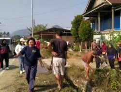 Camat Tabulahan Pimpin Jumat Bersih Serentak, Libatkan Forkopimcam hingga Pelajar