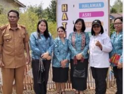 Ketua TP-PKK Kabupaten Mamasa Pimpin Penilaian Lomba Keberhasilan di Lakahang
